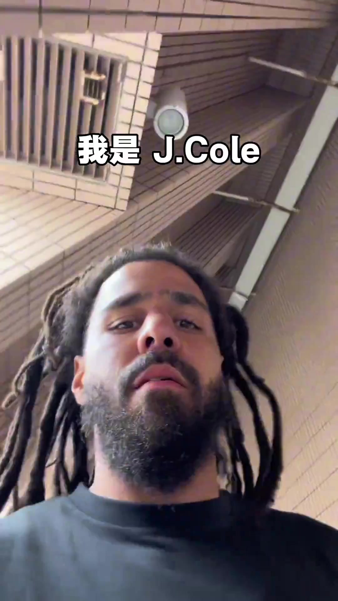 J.Cole社媒曬視頻和中國球迷打招呼很期待來到中國