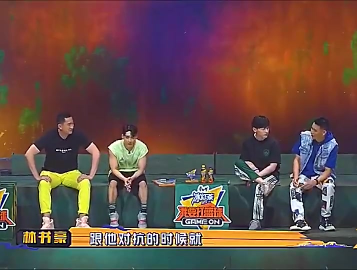 林書(shū)豪此前談老詹變態(tài)級(jí)身體他連手掌都有肌肉實(shí)在沒(méi)法比