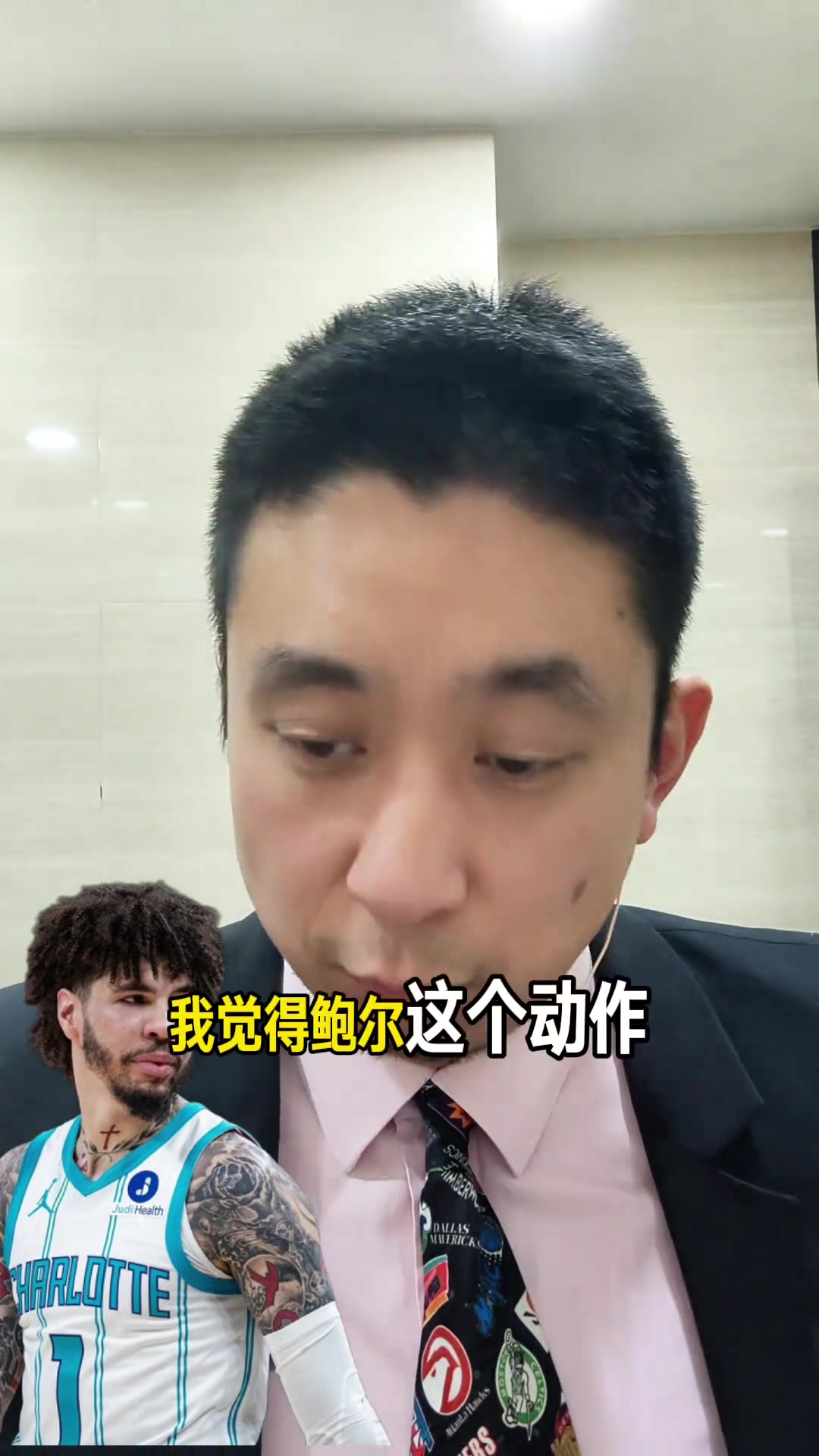 段冉三球弄傷阿德巴約這動作非常臟他應(yīng)該要被禁賽1場