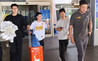 廣廈拆家“第一簽”：趙嘉仁抵達(dá)太原 山西男籃球迷熱情接機(jī)